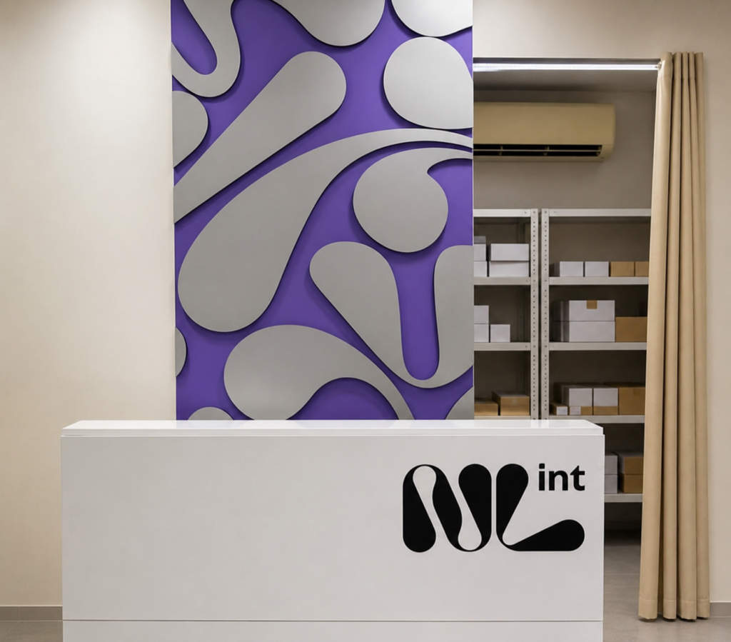 Интерьерная печать и оформление стен офиса в фирменном стиле NL International